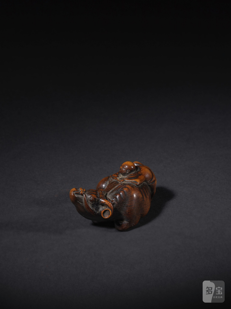 木彫根付 臥牛 銘「友忠」 19世紀前期 | NETSUKE EN BOIS REPRÉSENTANT UN BŒUF COUCHÉ - 图10